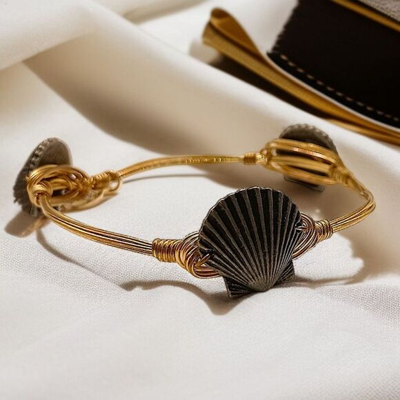 Bourbon And Bowties Bracelet Large Seashell Shells Wire Wrapped Gold Tone Beachy - Picture 12 of 16
